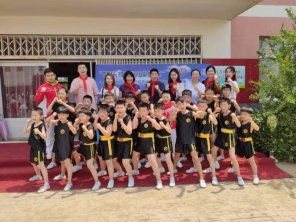 2019年六一儿童节演出和中央广播电视台记者合影